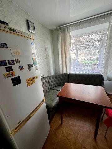 Симоненка вул., 1