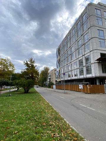 Космонавтів просп., 75