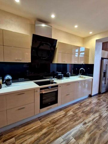 Олександра Поля вул. (Жовтнева), 7