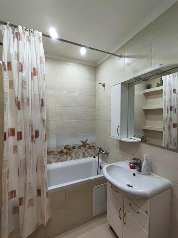 Вокзальна вул., 27