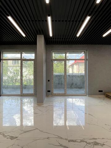 Вячеслава Чорновола вул., 10