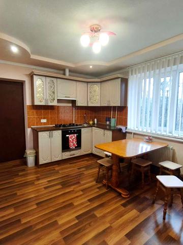 Продаж заміського будинку