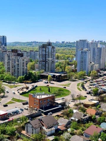 Каховська вул., 60