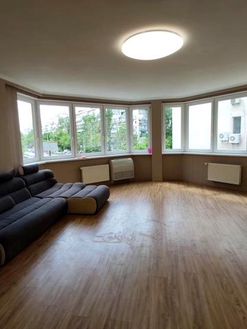 Раїси Окіпної вул., 8