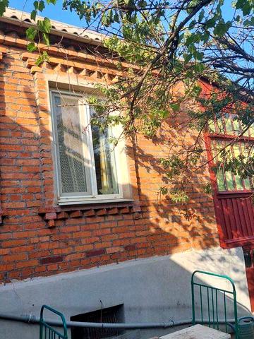 Сдам половину дома с отдельным входом ,есть 2 комнаты,кухня,веранда