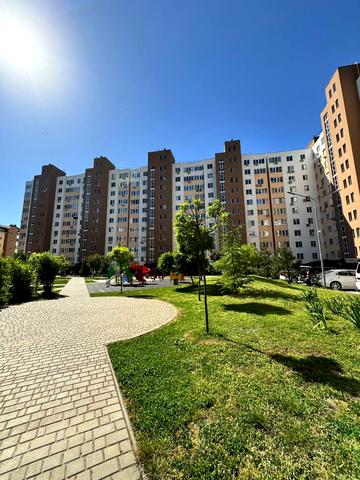 Академіка Сахарова вул., 9