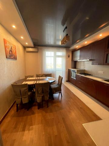 Угорська вул., 7а