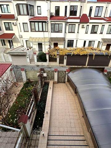 Таунхаус с паркингом в Аркадии