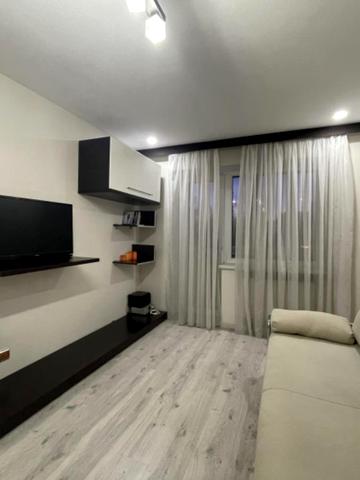 Богдана Хмельницького просп. (Героїв Сталінграда), 3