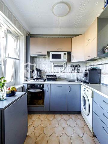 Ореста Левицького вул. (Академіка Курчатова), 3