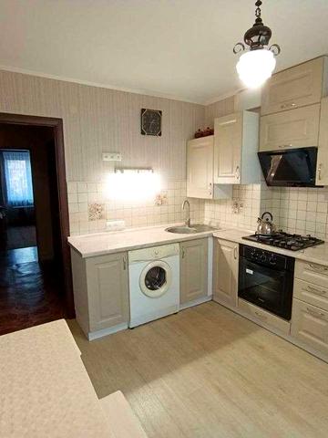 Продам двокімнатну квартиру в селищі Десна