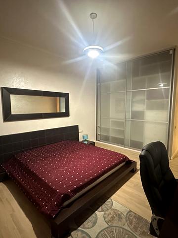 Інститутська вул., 24/7