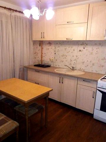 Здам 2-к. на Дмитра Дорошенка. Метро Печерська – 9 хвилин пішки