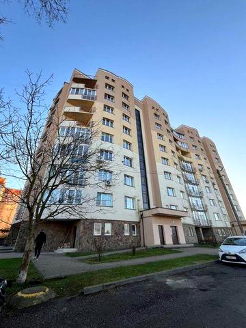 Продається простора 3-кімнатна квартира
