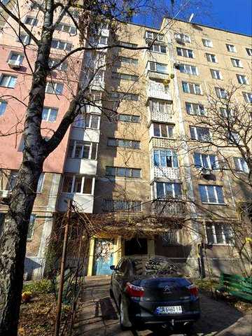 Продаж просторої 3-х кімнатної квартири (вул. Сумгаїтська 71)