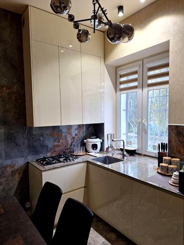 Залютинська вул., 19/1