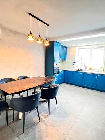 Набережна Перемоги вул., 44