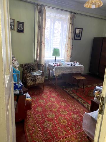 Центральна вул. (1 Травня), 42