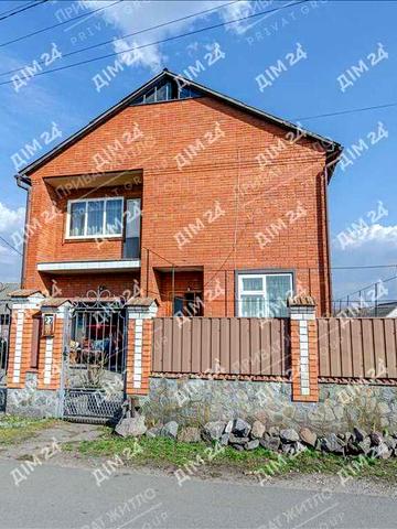 Будинок з господарськими спорудами у Решетилівці