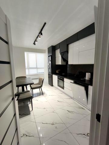 Домбровського вул., 75