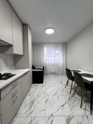 Теплична вул., 54