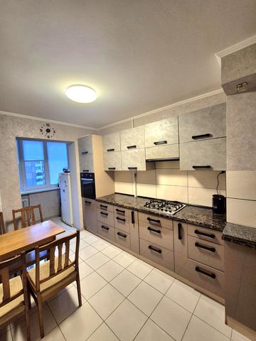 Євгена Коновальця вул., 6