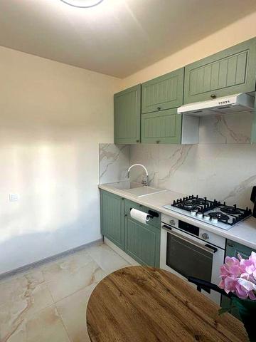 Продам затишну 3-квартиру по вулиці Новогоспітальна 5 А