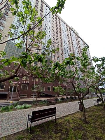 Перлинна вул., 4