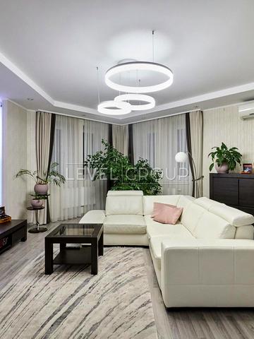 Голосіївська вул., 13