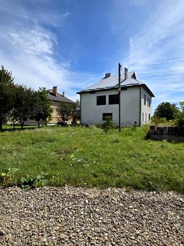 Будинок з цегли готовий під ремонт: неподалік від Стрия, с.Семигинів