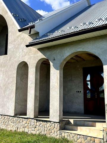 Будинок з господарством