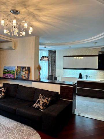 Дніпровська набережна вул., 19