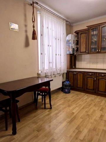 Дворівнева квартира вул.Донцова.