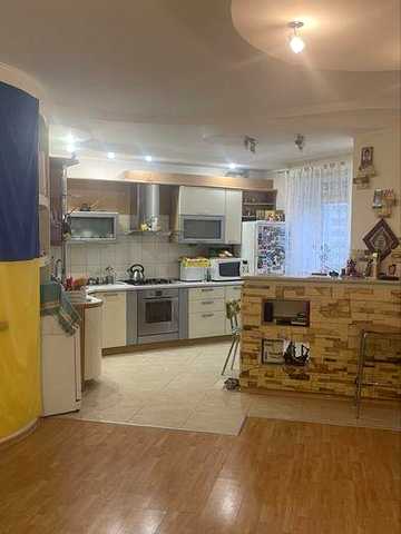 Продам 3-х комнатную квартиру в Центре