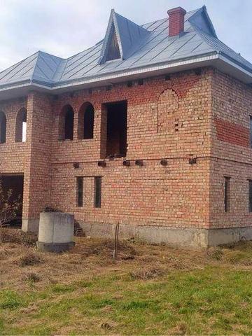 Ваш дім біля Карпат: тиша, природа та свіже повітря.