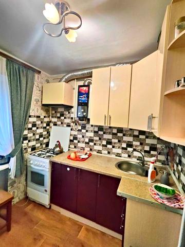 2-хкімнатна квартира в районі Черемушек ( 44 магазин)