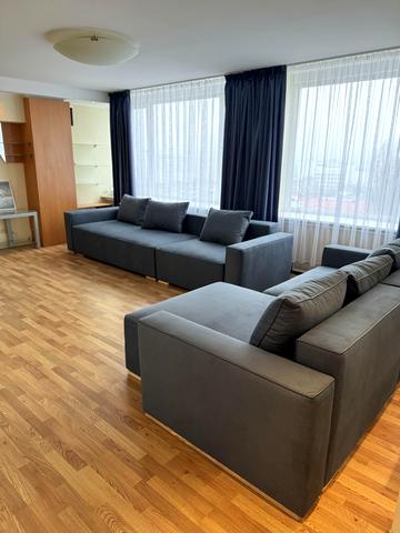 Богдана Хмельницького вул., 39