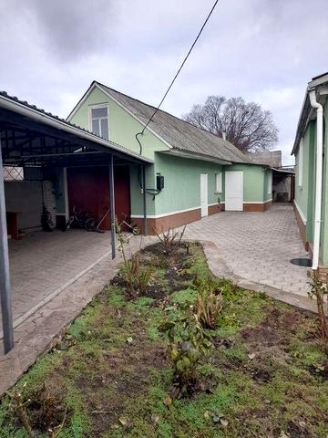 Продам будинок з меблями