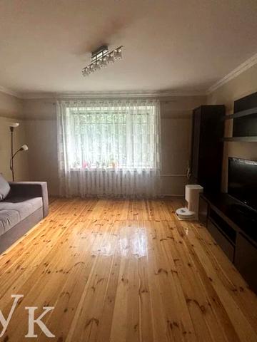 Кравчука вул., 1