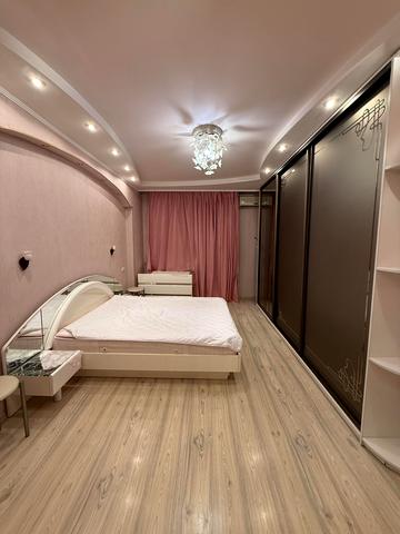 Раїси Окіпної вул., 8