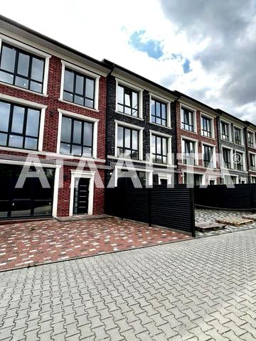 Танхаус зданий+ 2 гаражі з документами