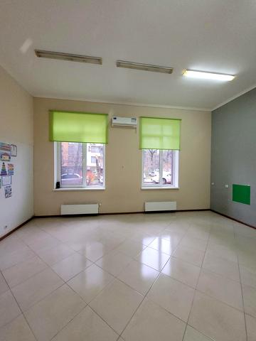 Анатолія Петрицького вул., 15