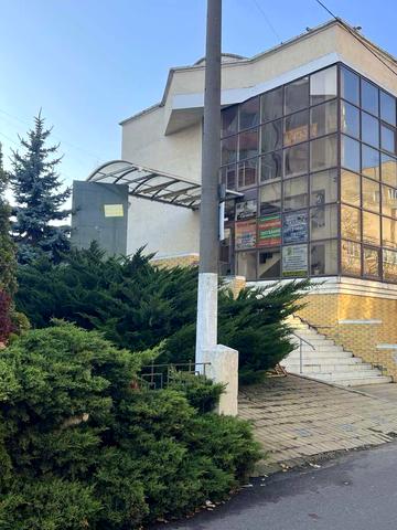 Захисників України вул. (1-го Травня), 1-А