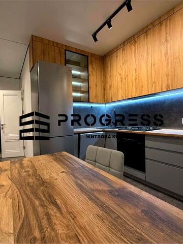 Подільська вул., 62