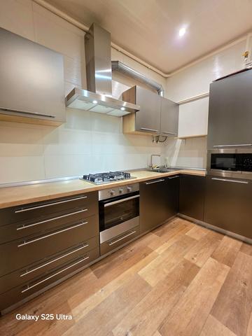 Будівельників вул., 28