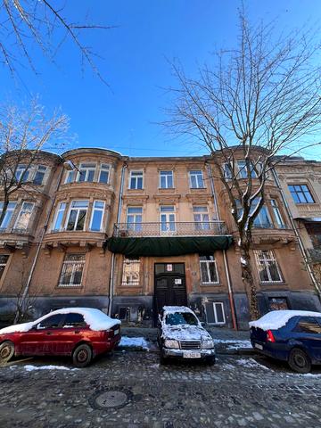 Кирила і Мефодія вул., 31