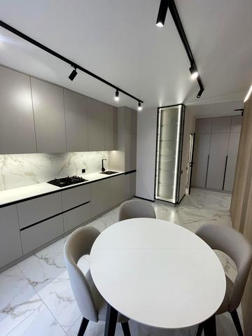 Угорська вул., 14є