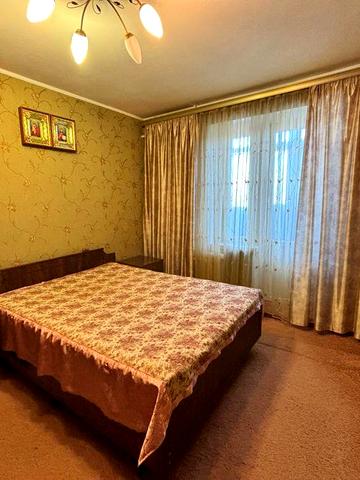 Трикімнатна квартира в районі ЦРЛ