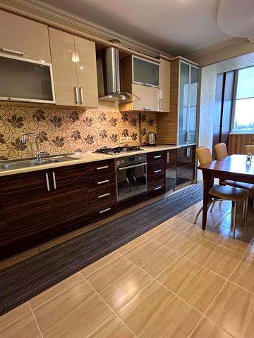 Угорницька вул., 16