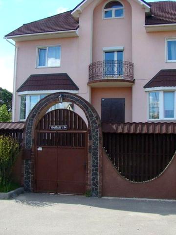 Горохівська вул., 34